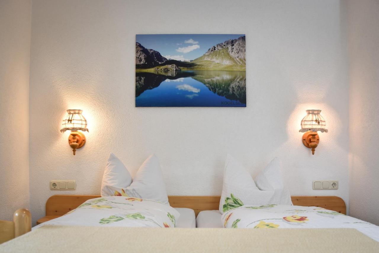 Gasthaus Alpenrose Gramais Bagian luar foto